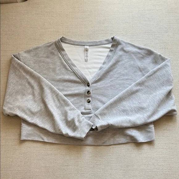 Alo Yoga Micro Waffle Pleasant Cropped Henley - Athletic Heather Grey - Picture 5 of 5